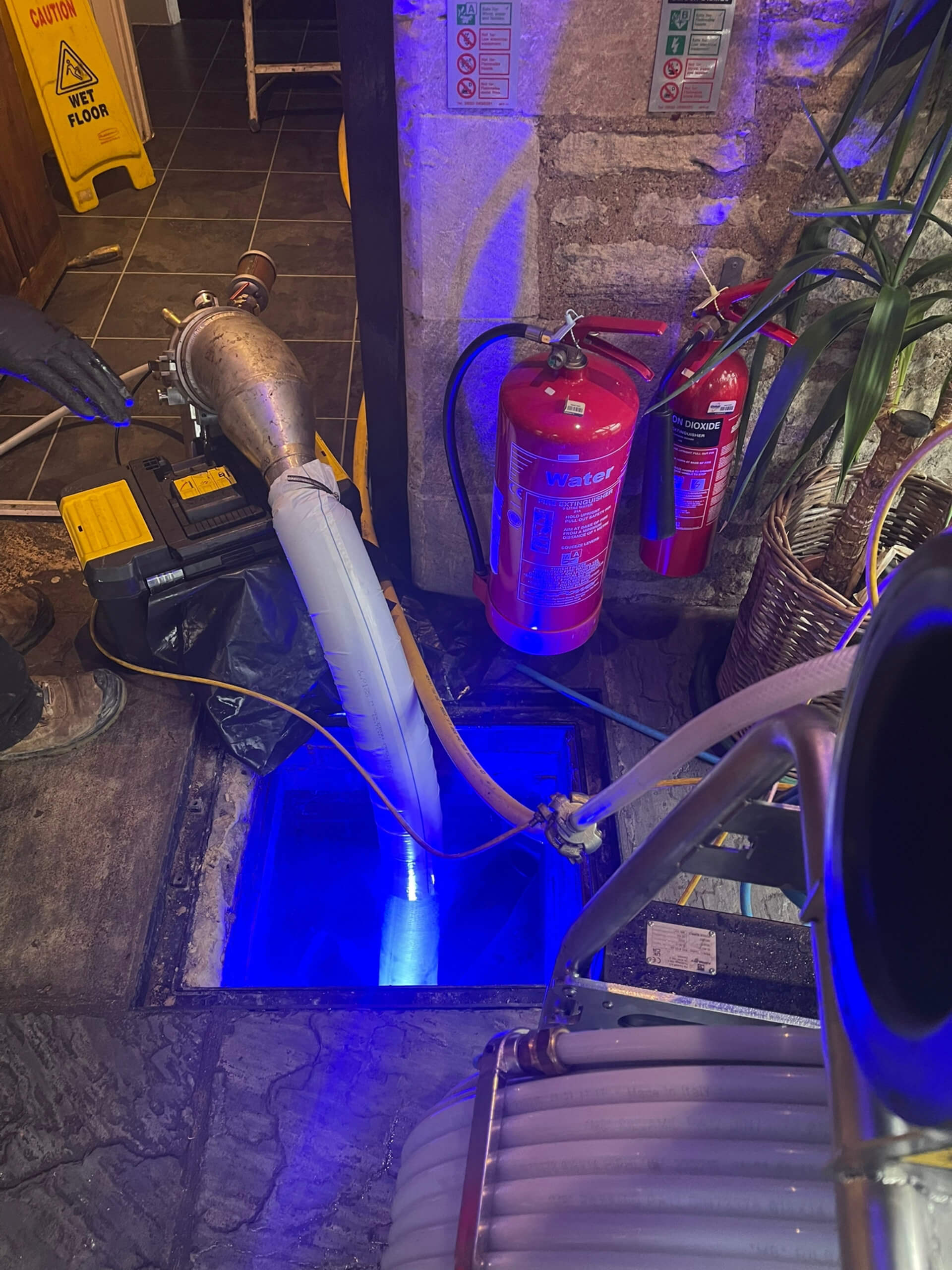 A Cotswold Drainage van ready to fix some blocked drains