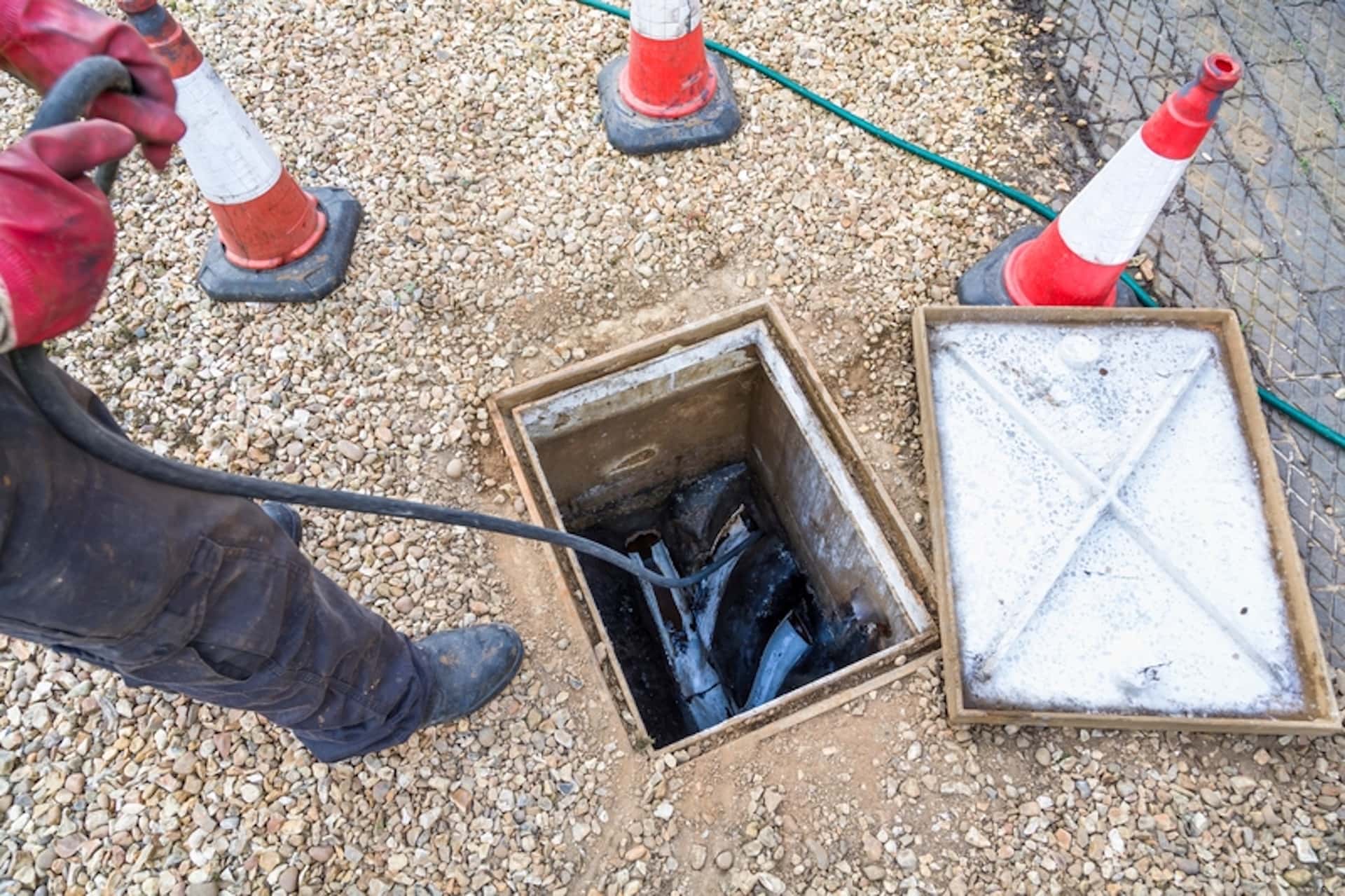 Jetting a blocked drain