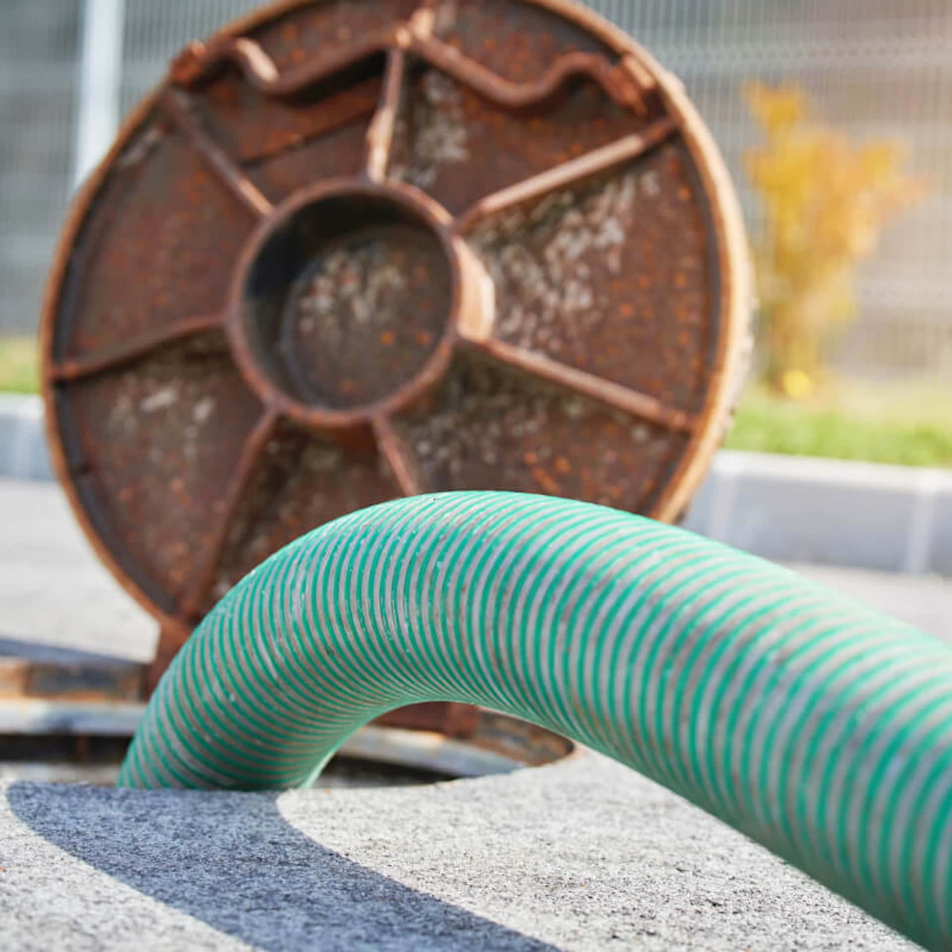 Emptying and cleaning a septic tank or sewage treatment plant